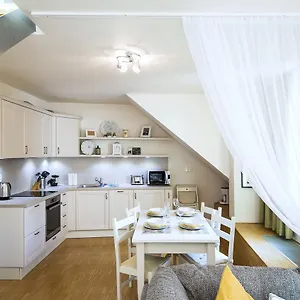 https://modern-apartment-charvatova.praguehotelsweb.com